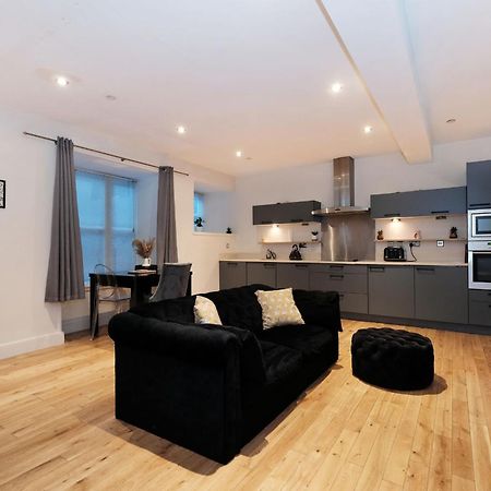 One Of A Kind Historic 3 Bedroom Apartment แอเบอร์ดีน ภายนอก รูปภาพ