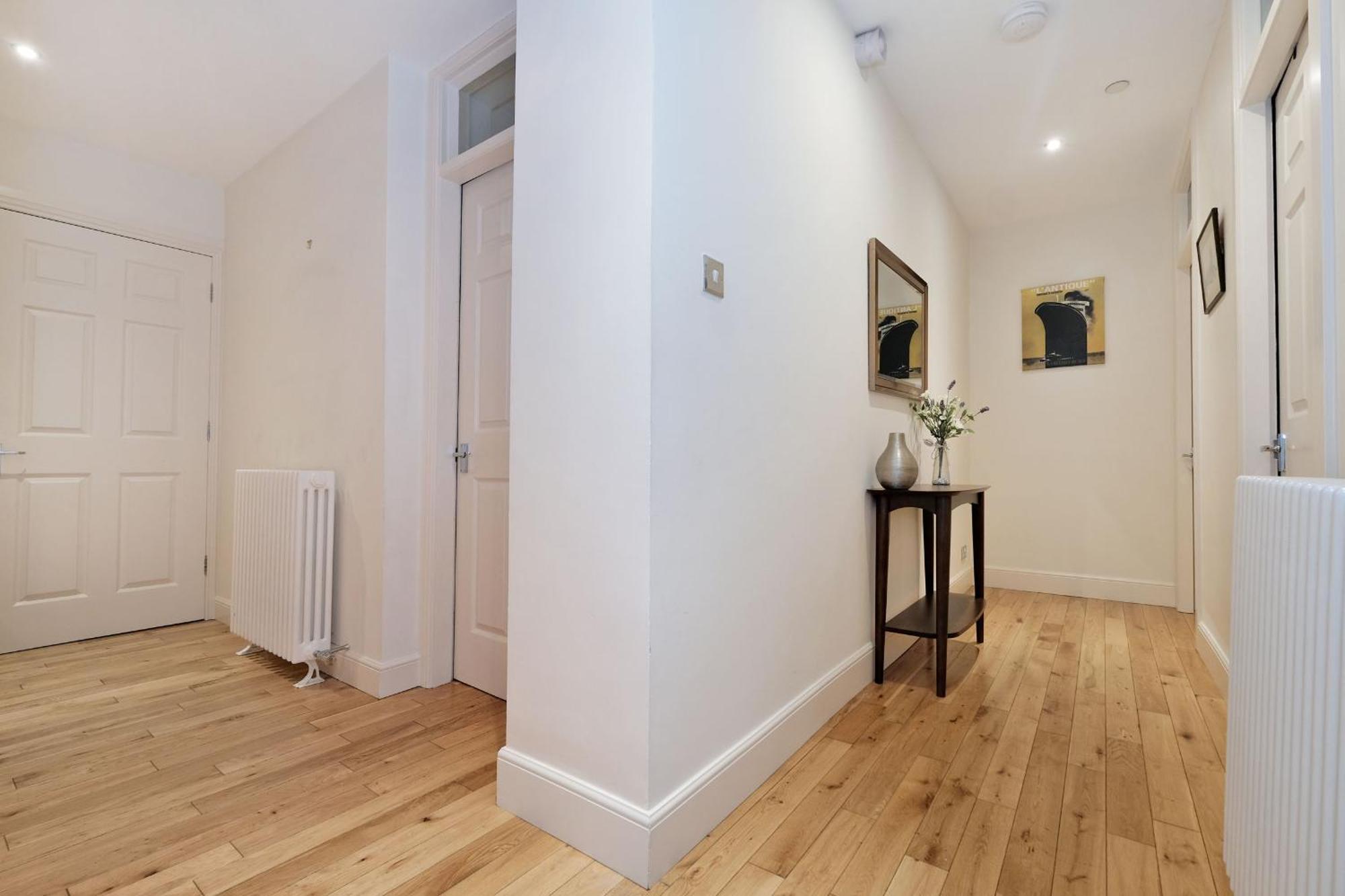 One Of A Kind Historic 3 Bedroom Apartment แอเบอร์ดีน ภายนอก รูปภาพ