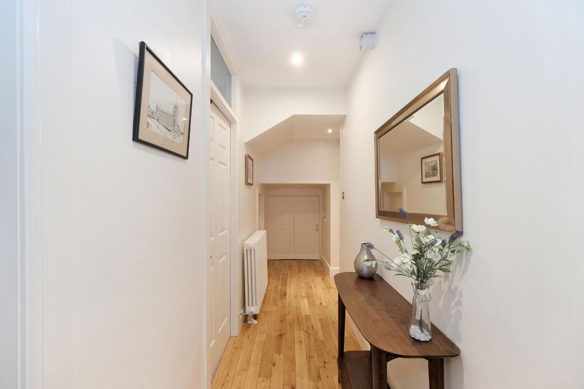 One Of A Kind Historic 3 Bedroom Apartment แอเบอร์ดีน ภายนอก รูปภาพ