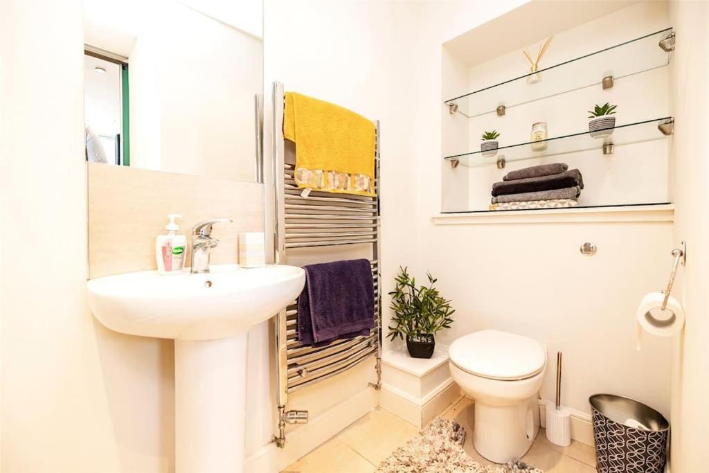 One Of A Kind Historic 3 Bedroom Apartment แอเบอร์ดีน ภายนอก รูปภาพ